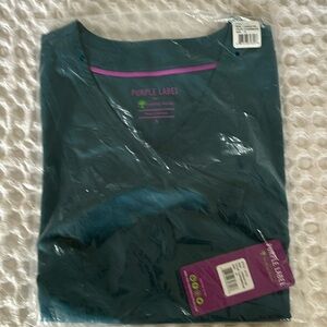 NWT healing hands Jordan top in color Caribbean, scrubs